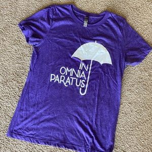 Gilmore Girls “in omnia paratus” t-shirt